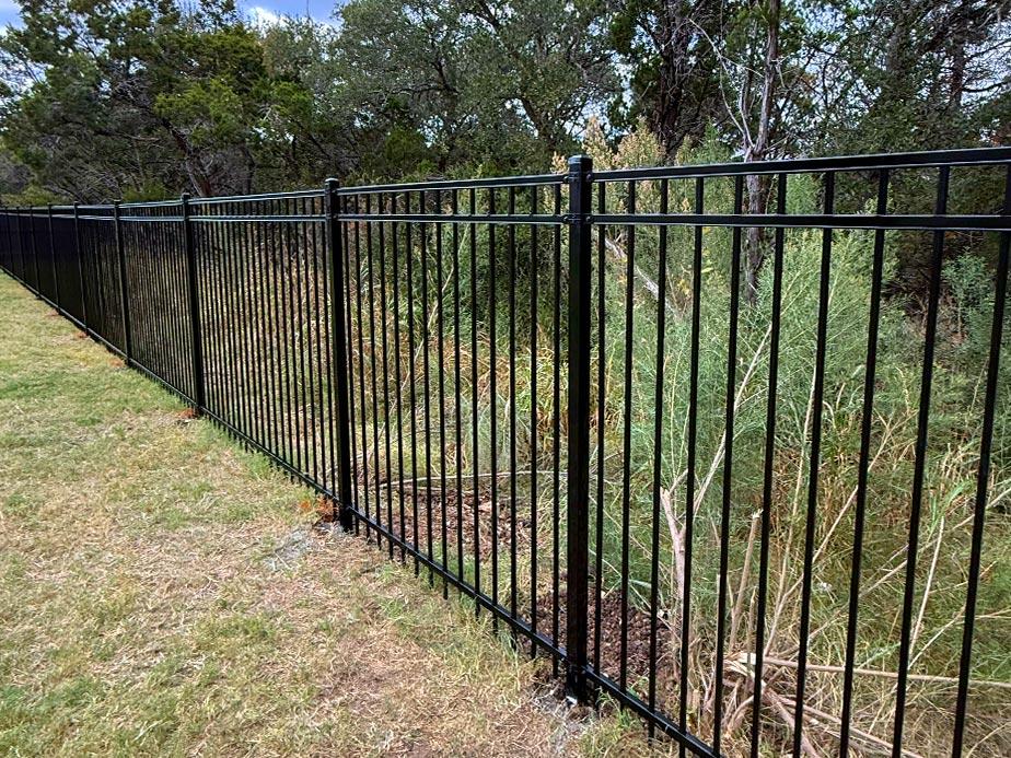 Aluminum fence in Bulverde Texas